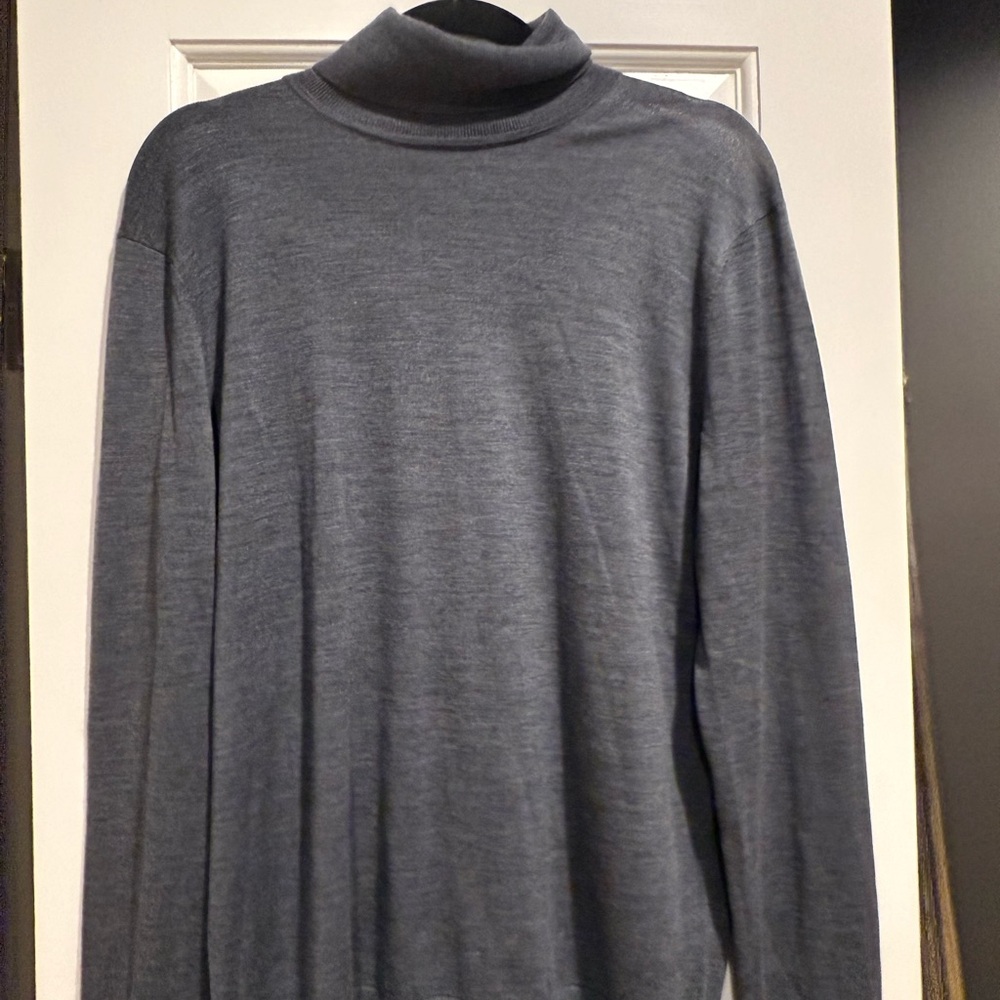 The Men's store Bloomingdales Turtleneck Sweater 100% wool medium dark grey